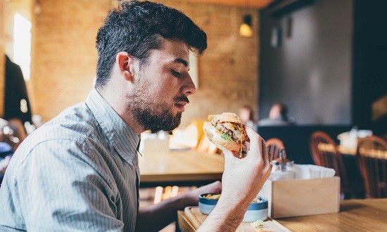 7 γνωστοί συνδυασμοί φαγητών που μπορούν να βλάψουν σοβαρά την υγεία σας