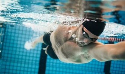 Τα 9 συναρπαστικά οφέλη της κολύμβησης