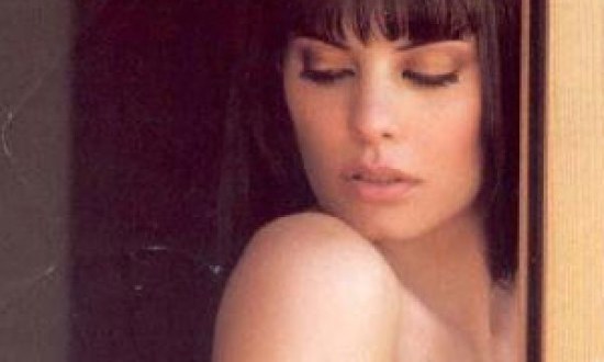 Απολαύστε τη Μαρία Κορινθίου ΟΛΟΓΥΜΝΗ σε full frontal φωτογράφιση του Playboy!
