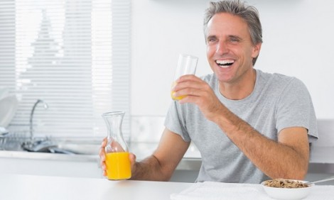Γιατί δεν πρέπει να πίνετε χυμό το πρωί με άδειο στομάχι;