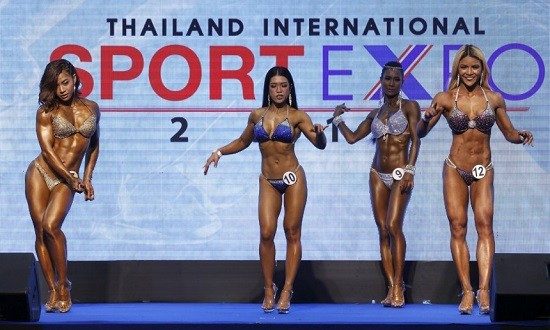 Οι κορυφαίες γυναίκες bodybuilders της Ταϊλάνδης επί σκηνής!
