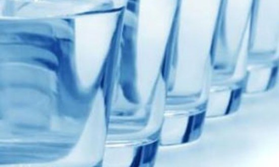 «Πίνε 8 ποτήρια νερό καθημερινά»: Μύθος ή Πραγματικότητα;