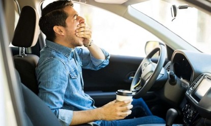 Είναι καλή ιδέα να πίνεις καφέ ενώ οδηγείς;