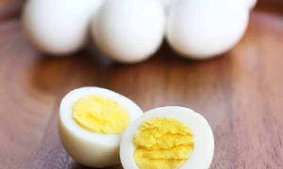 Πόσο κινδυνεύουν τα επίπεδα χοληστερόλης από τα αυγά;
