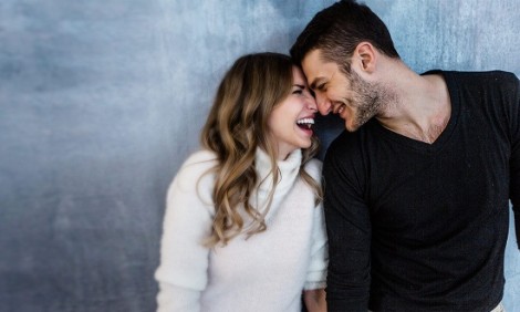 Ποια είναι τα 5 πράγματα που κάνουν μόνο τα ευτυχισμένα ζευγάρια