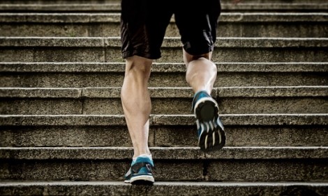 5 ασκήσεις για γυμναστική ανεβαίνοντας σκαλιά
