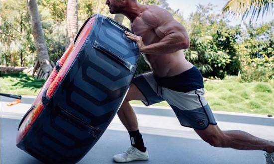 Ο Chris Hemsworth έχει φτάσει σε άλλα επίπεδα εκγύμνασης