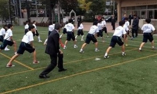 Έλληνας υπουργός κάνει Ιαπωνέζικη γυμναστική (ΦΩΤΟ)