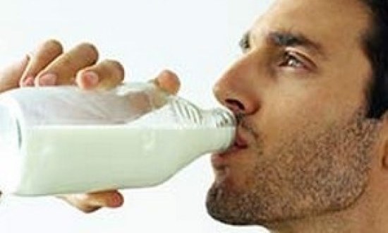 Γιατί είναι απαραίτητο να πίνουν γάλα οι ενήλικες;