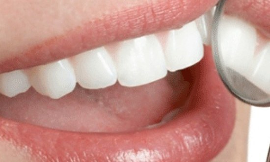 Οι 10 εντολές για πιο λευκά δόντια !!!