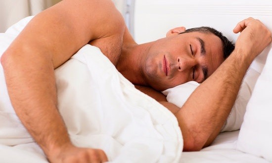 Τα πλεονεκτήματα του να κοιμάσαι χωρίς ρούχα