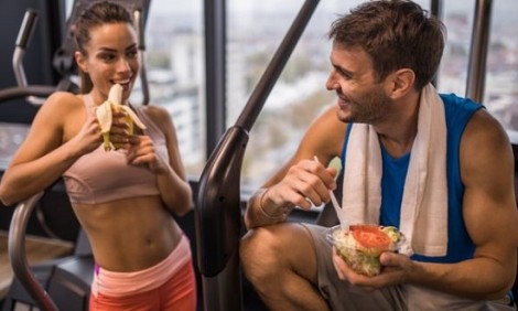 Τι ΔΕΝ πρέπει να τρώτε πριν και μετά τη γυμναστική