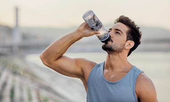 Πόσο νερό πρέπει να πίνεις την ημέρα;