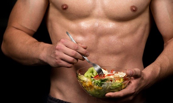 Μάθε τί θα συμβεί στο σώμα σου αν τρως κάθε μέρα σαλάτα