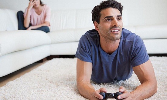 Γιατί οι περισσότεροι άντρες προτιμούν τα βιντεοπαιχνίδια από το σεξ στην καραντίνα;