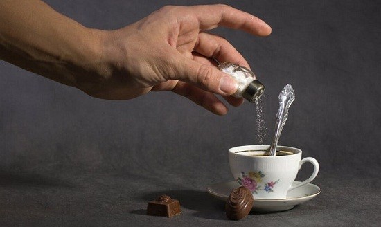 Πώς και γιατί το αλάτι βελτιώνει τη γεύση ενός κακού καφέ