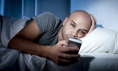 Γιατί δεν πρέπει να χρησιμοποιούμε κινητό και τάμπλετ πριν τον ύπνο