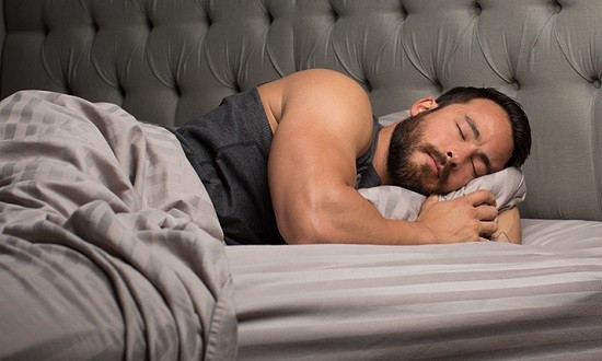 Πώς να κοιμάσαι κι οι μύες σου να φουσκώνουν