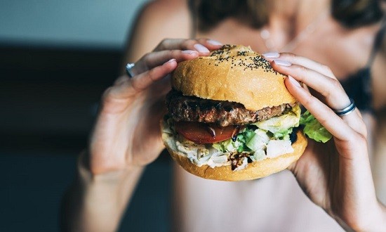 Είναι δυνατόν να τρως μόνο junk food και να είσαι υγιής;