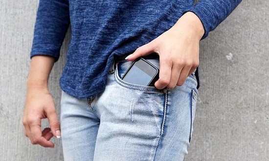 Γιατί δεν πρέπει να έχουμε το κινητό στην τσέπη μας;
