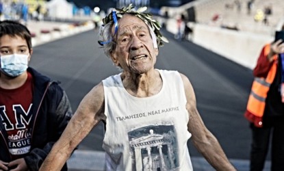 Μαθήματα δύναμης και ζωής από τον 90χρονο μαραθωνοδρόμο Στέλιο Πρασσά