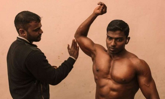 Ο αθέατος σκληρός κόσμος του bodybuilding στην Ινδία! (vid)