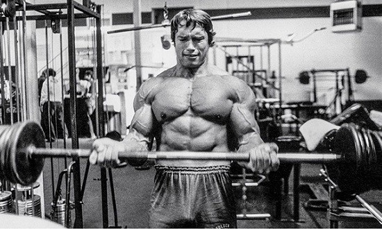 Το πρόγραμμα προπόνησης του Arnie για να χτίσεις κολοσσιαίους μύες