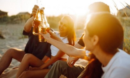Γιατί όλοι πίνουν (περισσότερη) μπύρα το καλοκαίρι