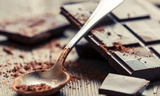 Πώς η μαύρη σοκολάτα βοηθά στην απώλεια βάρους