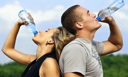 Αφού το καλοκαίρι πίνουμε κρύο νερό, γιατί το χειμώνα δεν πίνουμε ζεστό;
