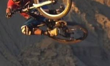 Freeride Mountain Bike Stunts 