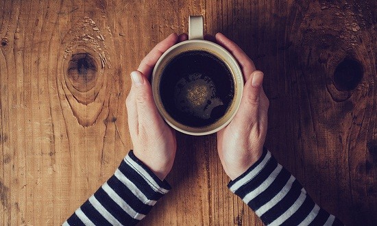 Πιο υγιείς όσοι πίνουν λίγο ή πολύ καφέ; Εσείς τι λέτε;