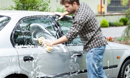 Πώς θα πλύνεις το αυτοκίνητό σου με ένα ποτήρι νερό