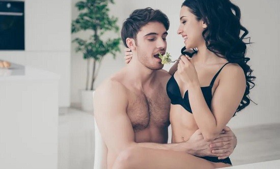 Οι άντρες κάνουν καλύτερο σεξ νηστικοί ή χορτάτοι;