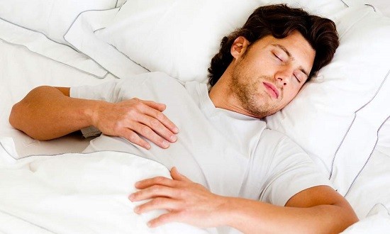 Ποια είναι η καλύτερη στάση στον ύπνο για την υγεία σας